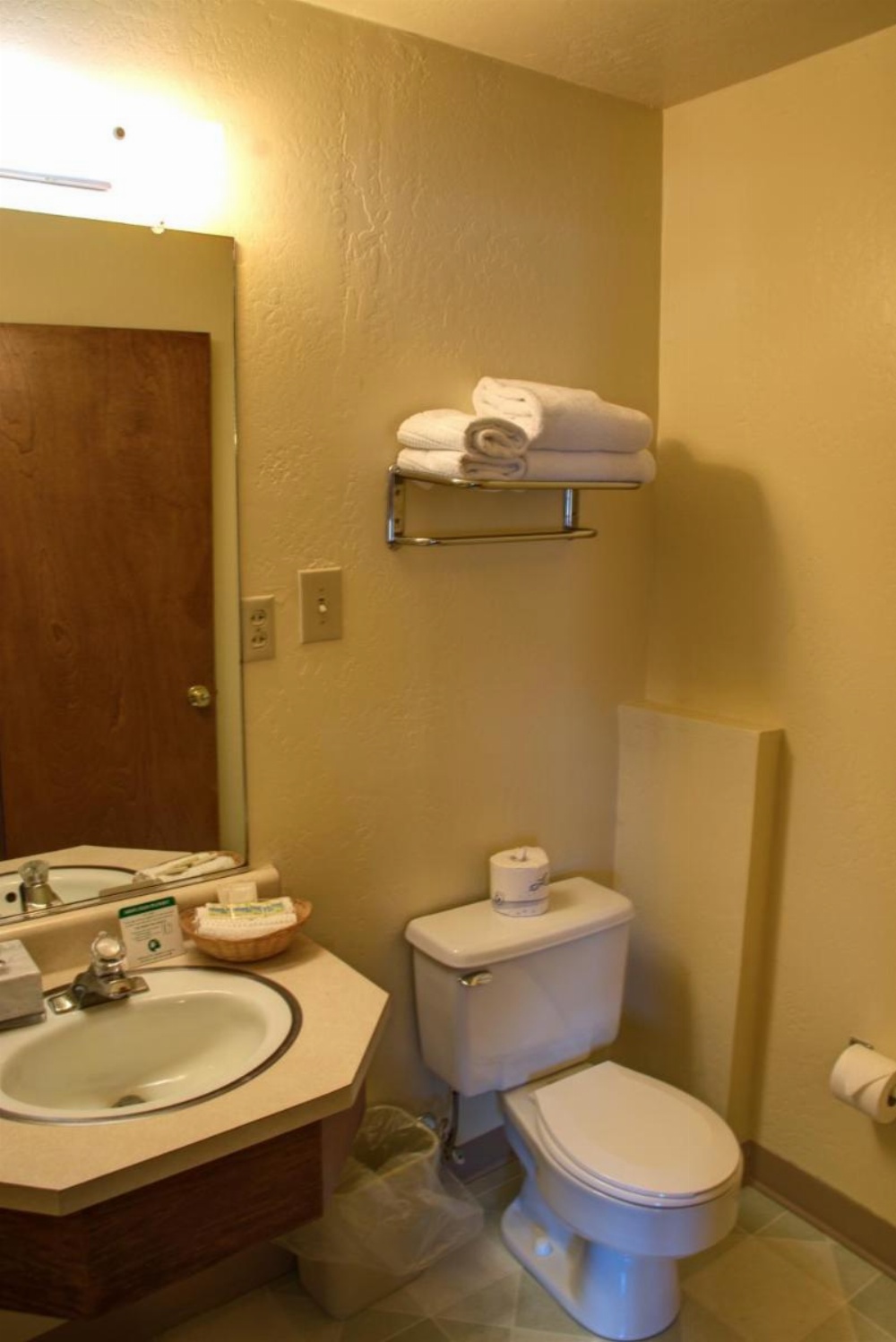 Crescent Beach Motel Image 16