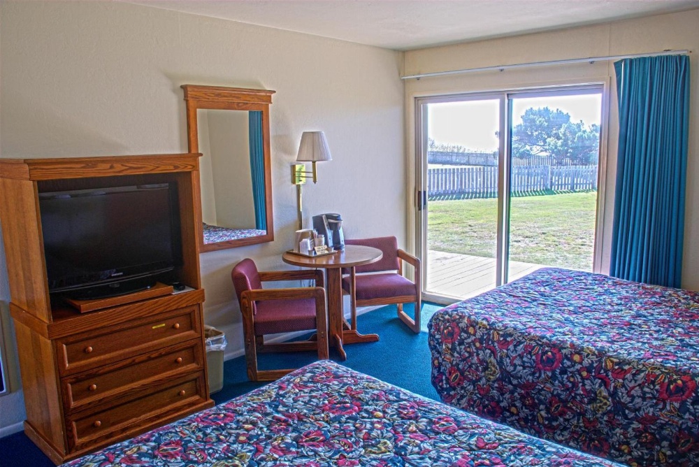 Crescent Beach Motel Main image