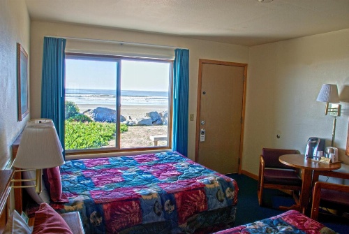 Crescent Beach Motel image 9